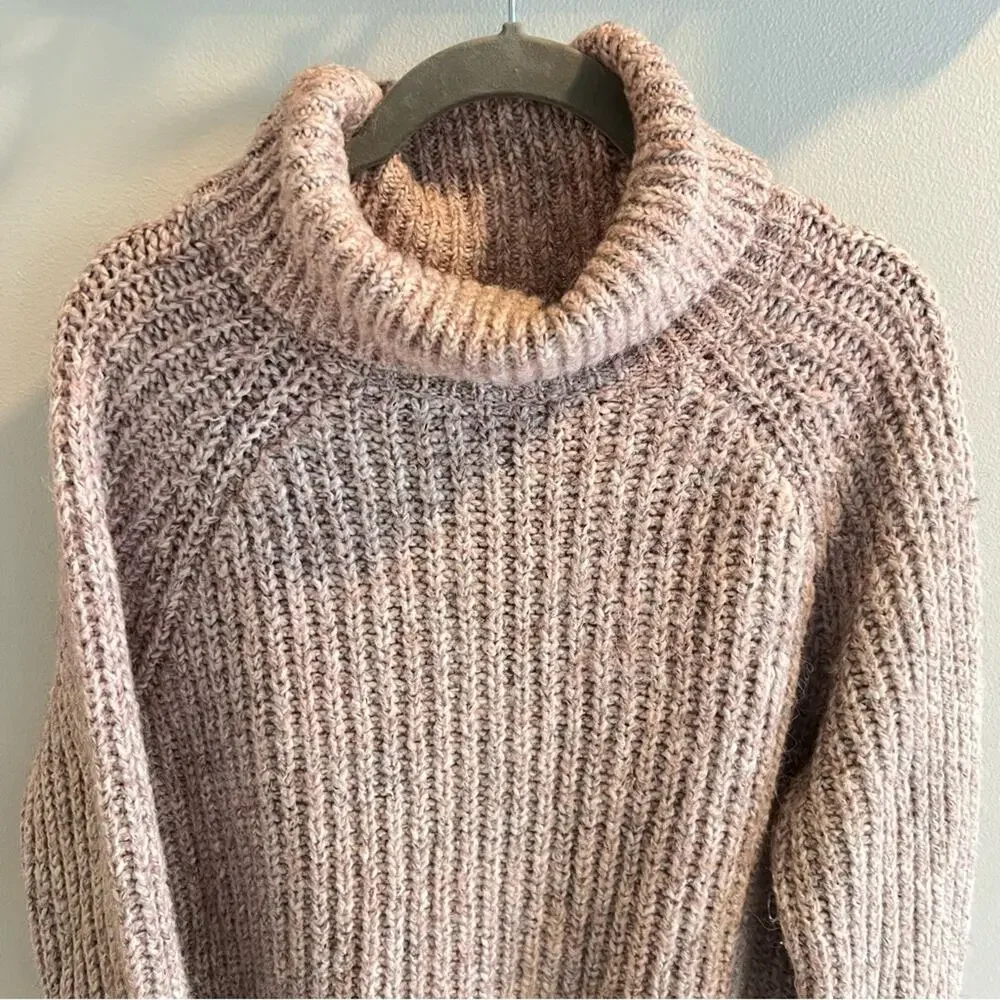 Abercrombie & Fitch Light Mauve Pink Sweater Size M